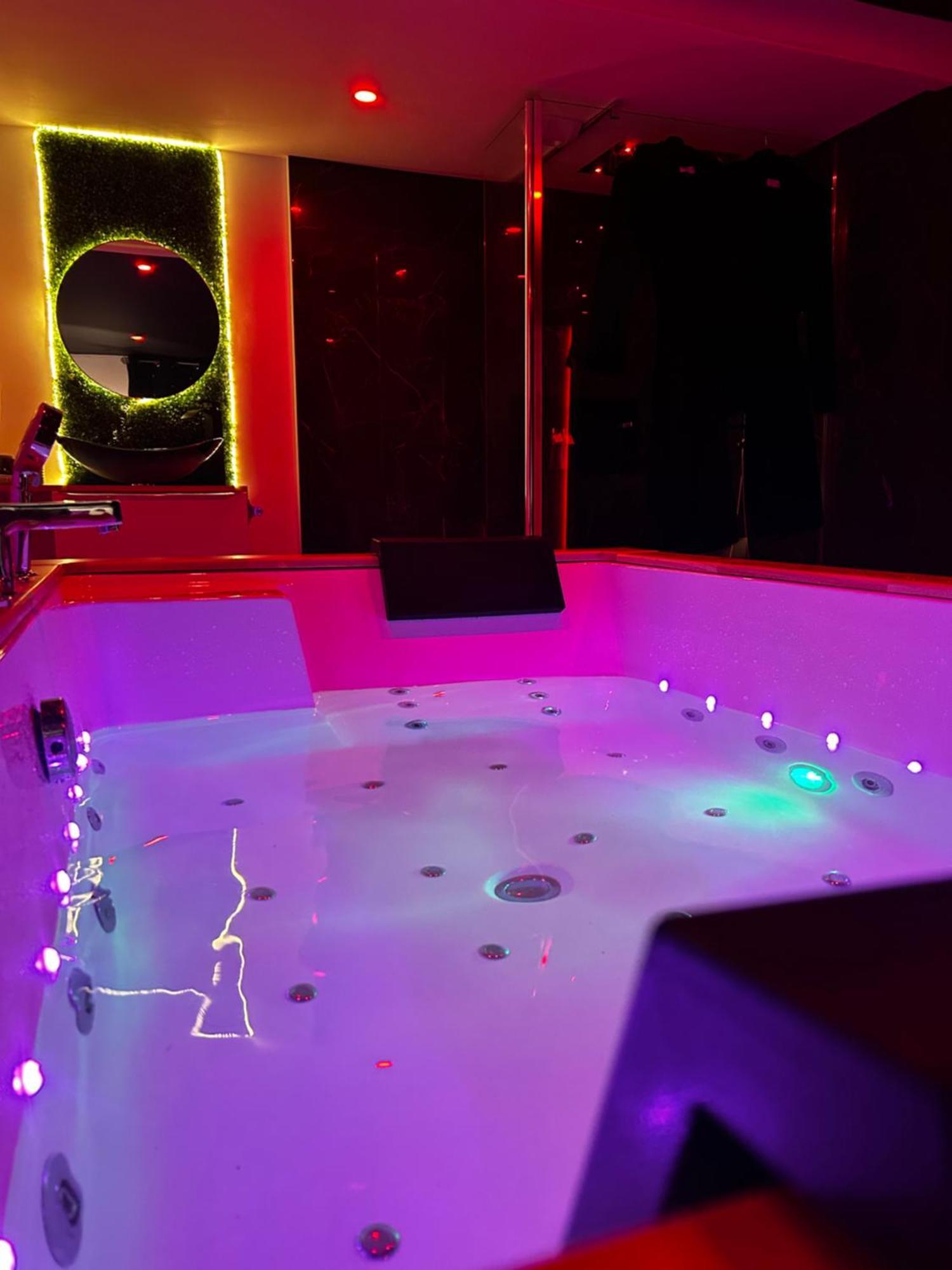 Love Room Haut De Gamme - L'Extase Avec Jacuzzi Violaines Eksteriør bilde