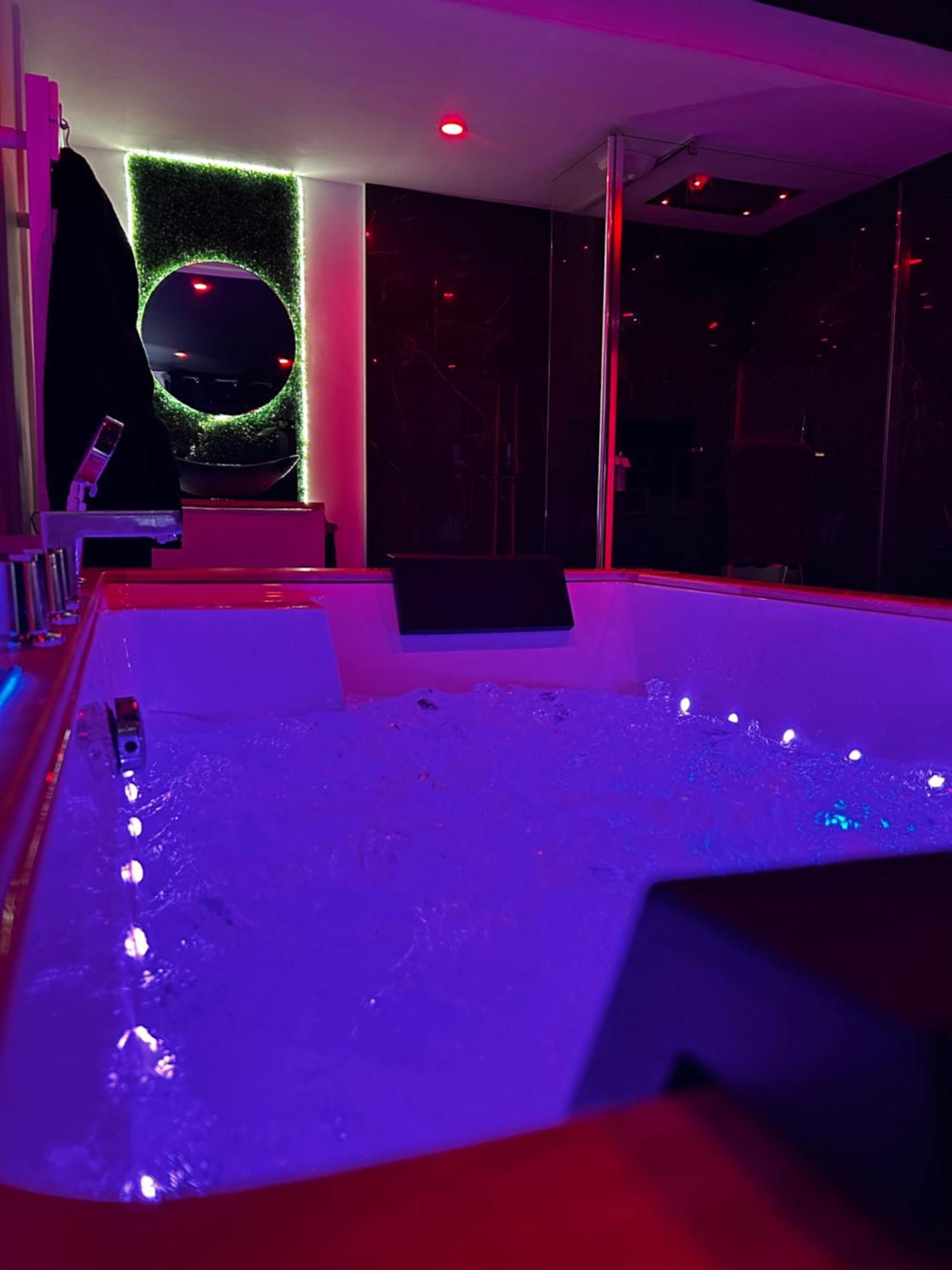 Love Room Haut De Gamme - L'Extase Avec Jacuzzi Violaines Eksteriør bilde