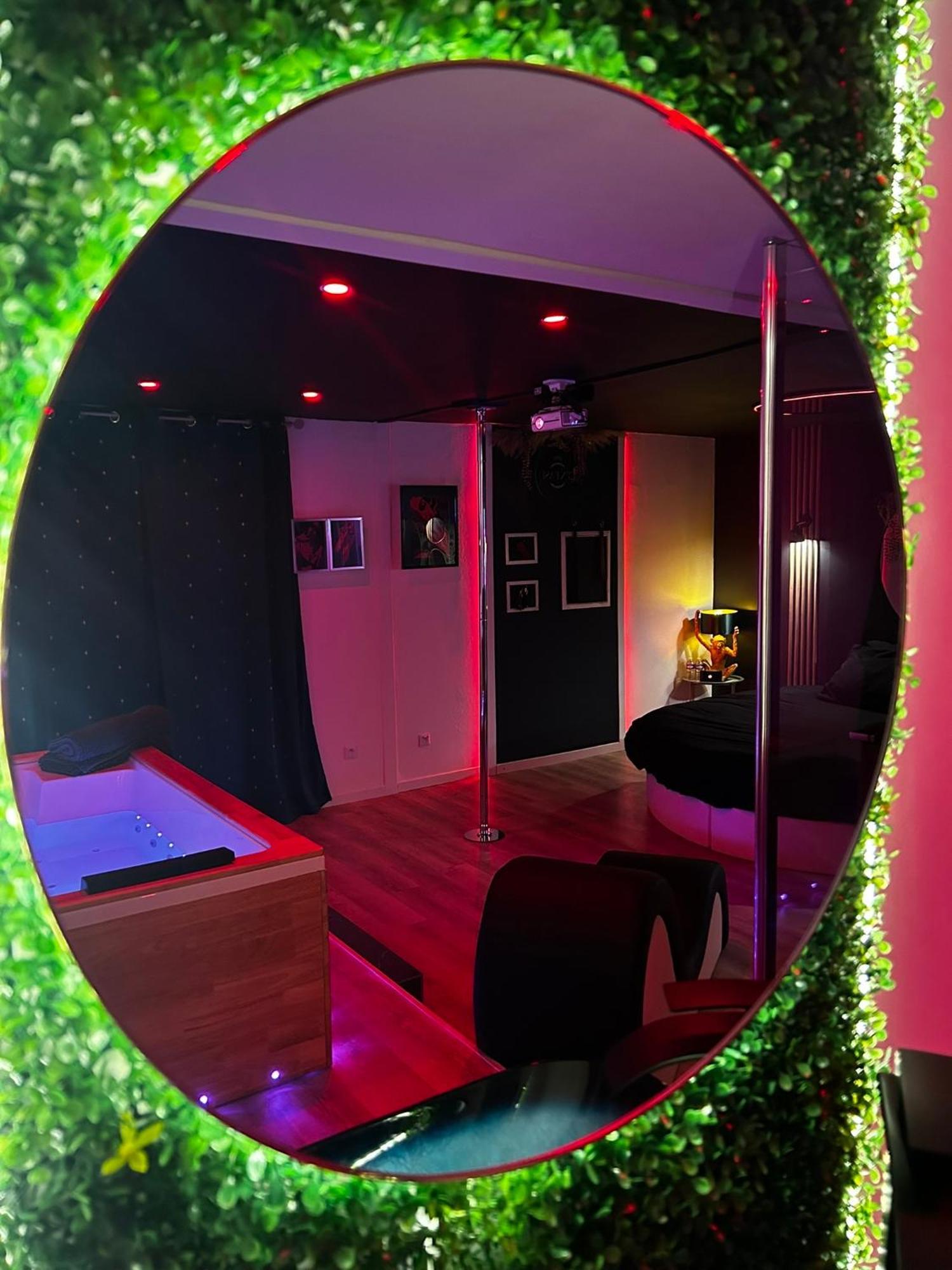 Love Room Haut De Gamme - L'Extase Avec Jacuzzi Violaines Eksteriør bilde